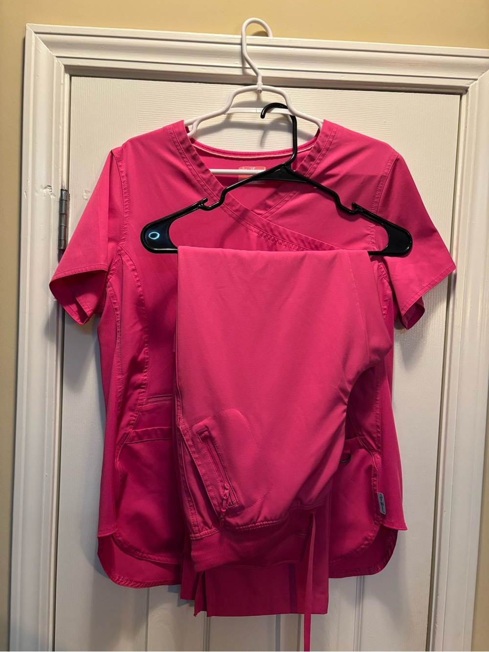 Ava Theresa Scrub Set. Pink. Never Worn. Large pants/top